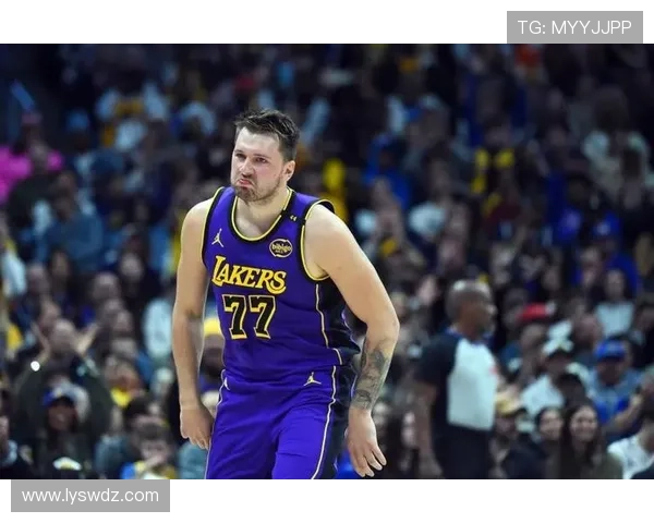 东契奇创纪录 本世纪仅两次半场25分10板10助